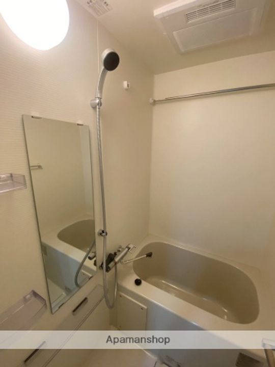 神奈川県横浜市西区浜松町の賃貸マンションの風呂