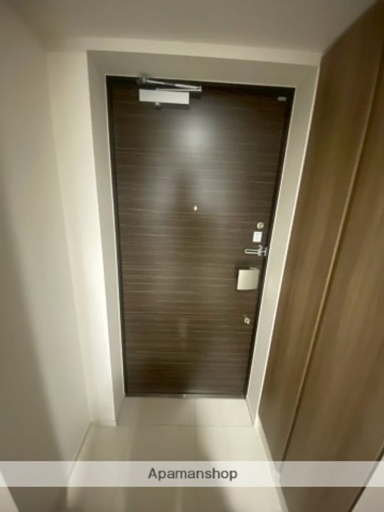 神奈川県横浜市西区浜松町の賃貸マンションの玄関