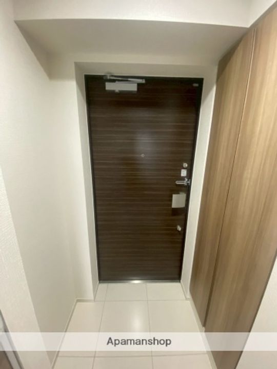 神奈川県横浜市西区浜松町の賃貸マンションの玄関