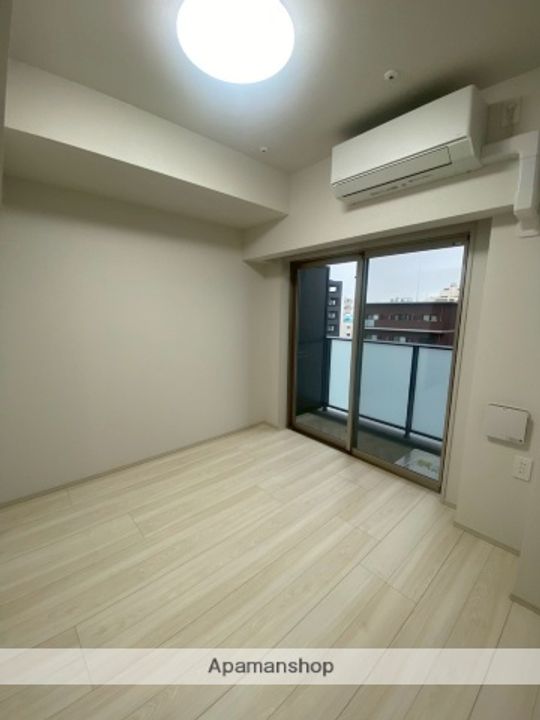 神奈川県横浜市西区浜松町の賃貸マンションの居間