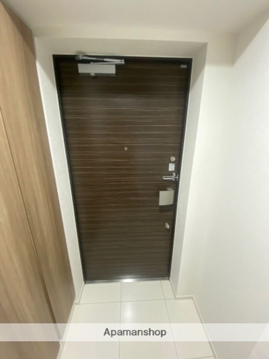 神奈川県横浜市西区浜松町の賃貸マンションの玄関