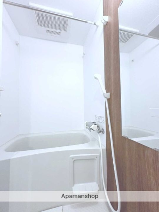 神奈川県横浜市西区中央2丁目の賃貸マンションの風呂