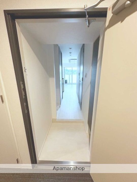 神奈川県横浜市西区中央2丁目の賃貸マンションの玄関