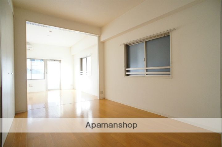 シャルム協和の居間