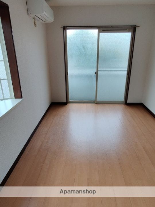 フローラ大倉山の居間