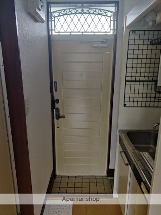 フローラ大倉山の玄関