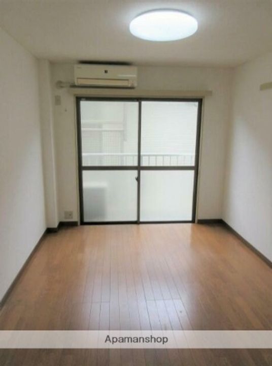 神奈川県横浜市港北区日吉2丁目の賃貸マンションの居間