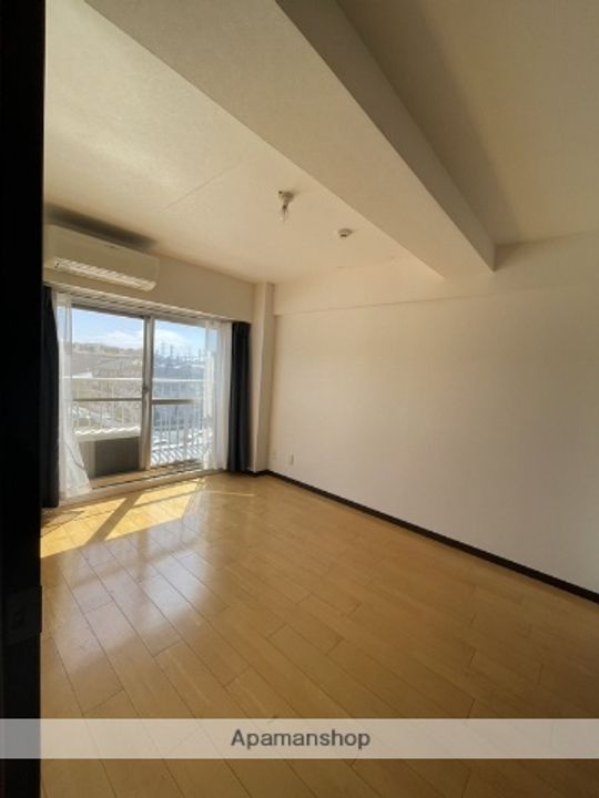 大倉山シュロスの居間