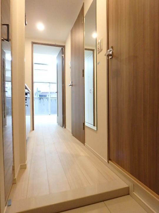 神奈川県横浜市中区不老町3丁目の賃貸マンションの玄関