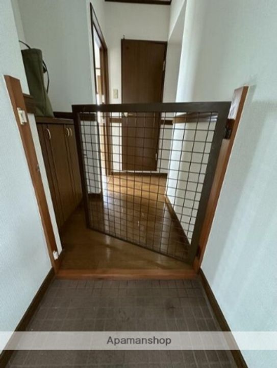 厚木国際飯山レジデンスの玄関