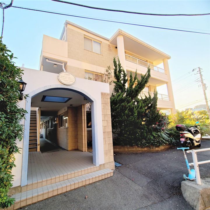 クレストヒルズの外観