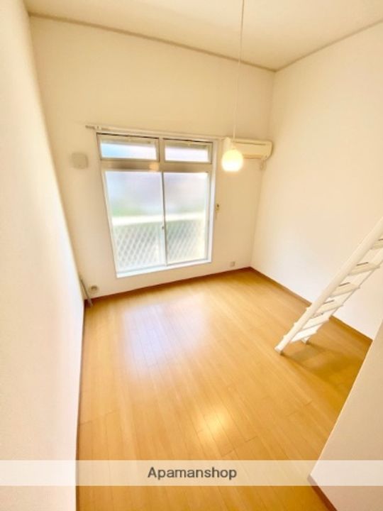 ヒルスミキ上倉田の居間