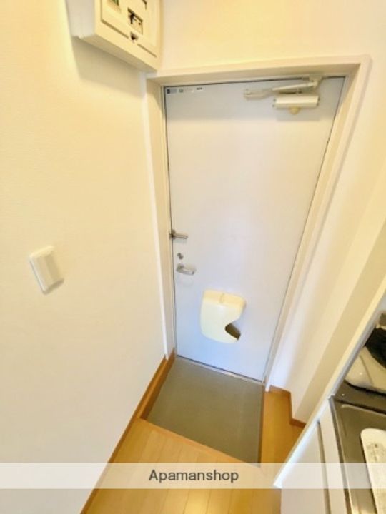 ヒルスミキ上倉田の玄関
