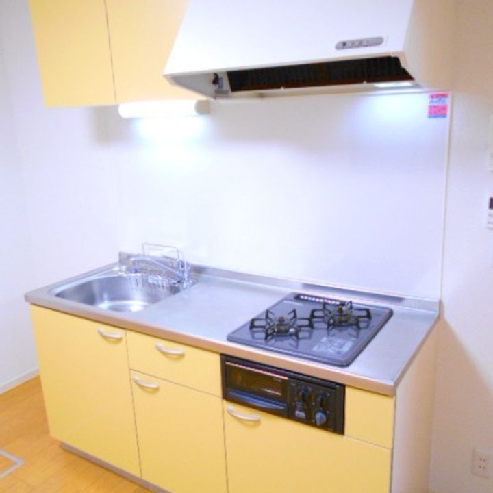 神奈川県横浜市鶴見区汐入町3丁目の賃貸アパートのキッチン