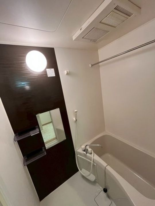 神奈川県横浜市金沢区富岡西3丁目の賃貸アパートの風呂