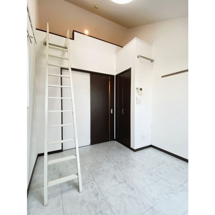 G・Aヒルズ鶴ヶ峰の居間