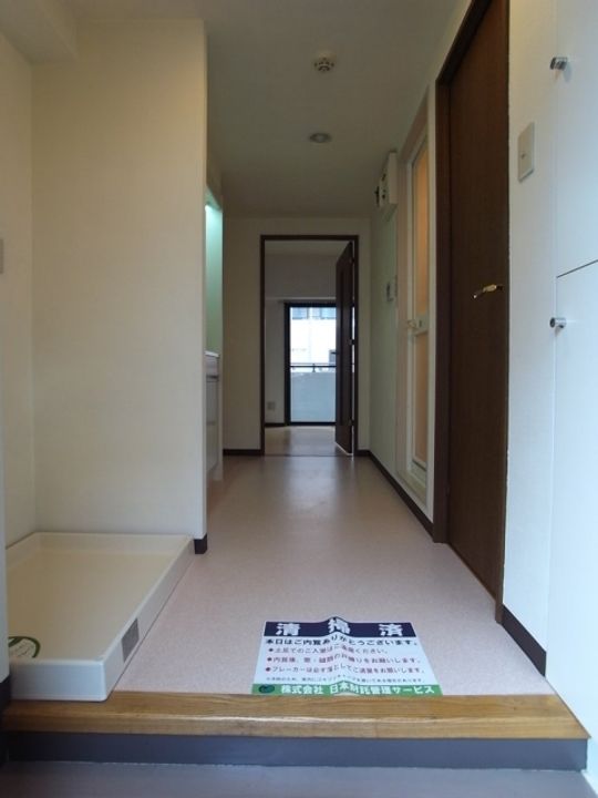 東京都町田市原町田6丁目の賃貸マンションの玄関