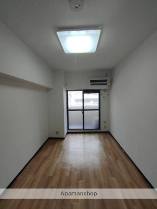 横浜平沼ダイカンプラザ1号館の居間