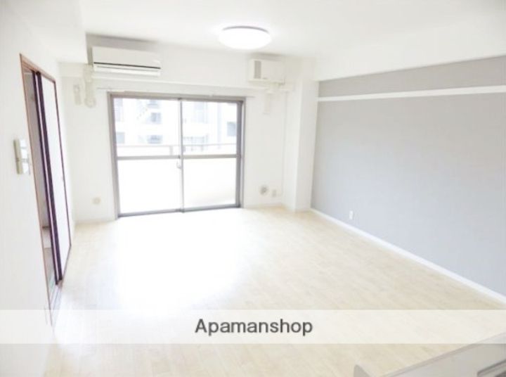 神奈川県藤沢市湘南台2丁目の賃貸マンションの居間