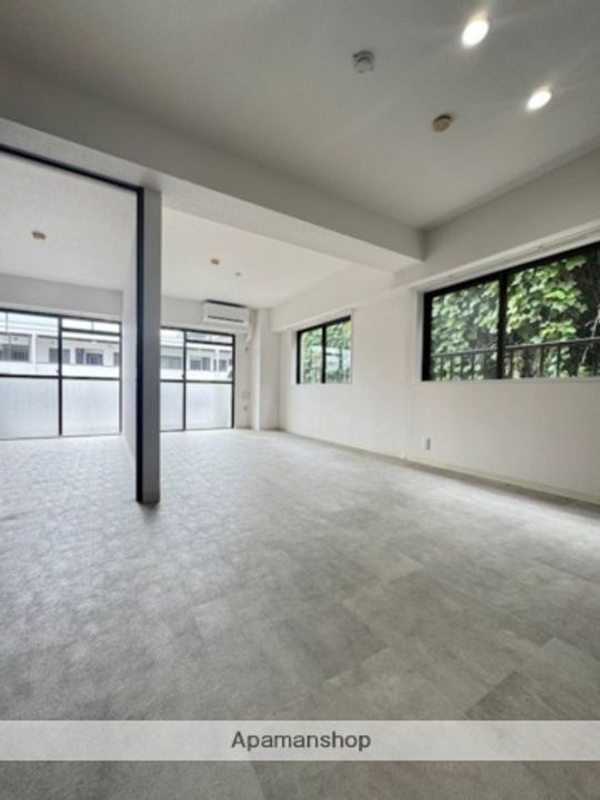 ノトスビルの内装