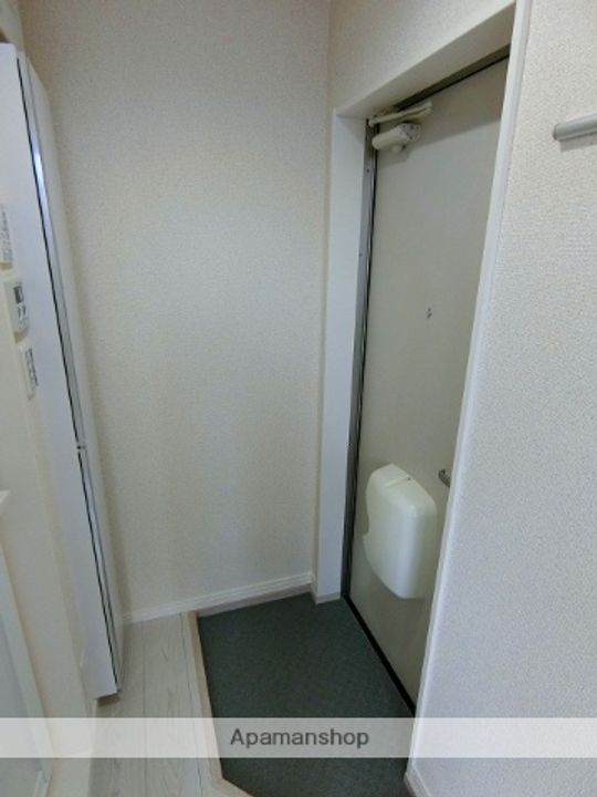 神奈川県藤沢市下土棚の賃貸アパートの玄関