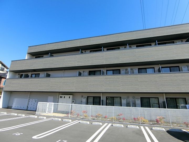 LOC’S YOKODAIの外観