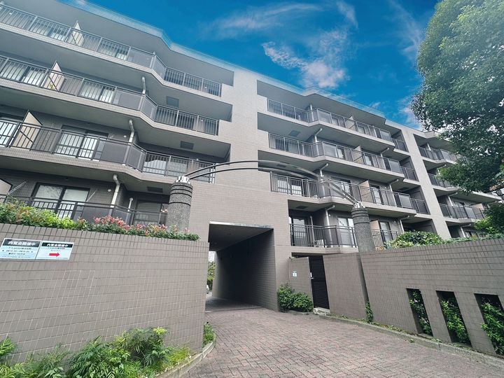 神奈川県横浜市神奈川区中丸の賃貸マンションの外観