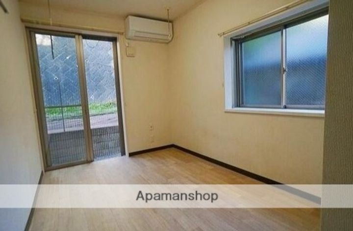 ヒルズ横須賀中央の居間