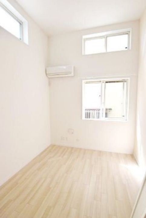 WITHPLACE大岡203号室の居間