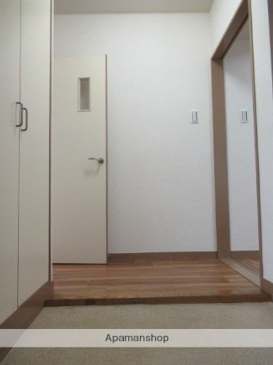 神奈川県川崎市中原区市ノ坪の賃貸マンションの玄関