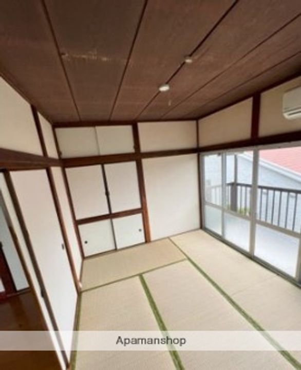 フジ荘の居間
