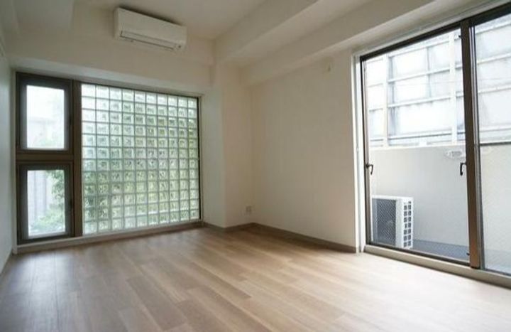 神奈川県川崎市中原区上丸子山王町1丁目の賃貸マンションの居間
