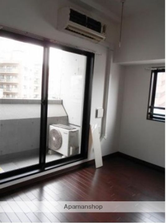 神奈川県川崎市川崎区追分町の賃貸マンションの居間