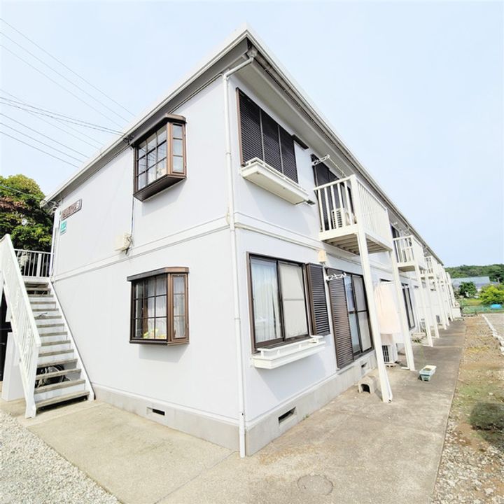 神奈川県藤沢市打戻の賃貸アパートの外観