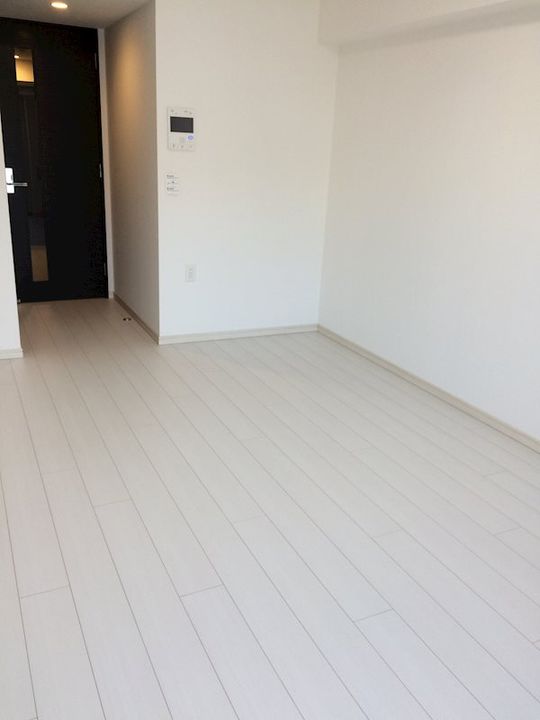 神奈川県横浜市南区前里町3丁目の賃貸マンションの居間