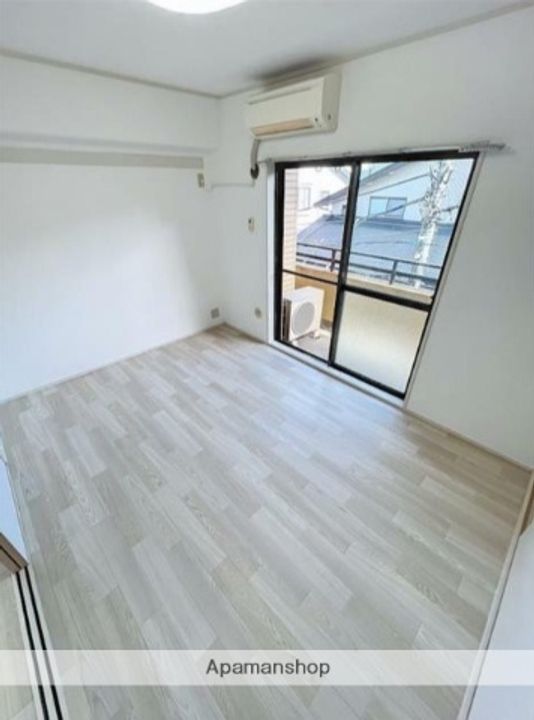 神奈川県横浜市磯子区洋光台6丁目の賃貸マンションの居間