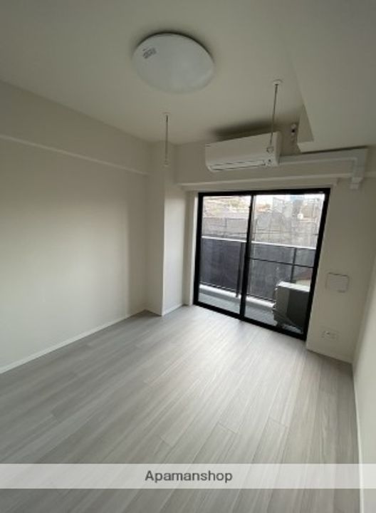 神奈川県横浜市南区前里町4丁目の賃貸マンションの居間