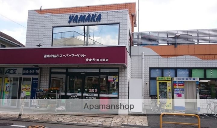 メゾンカワベの周辺