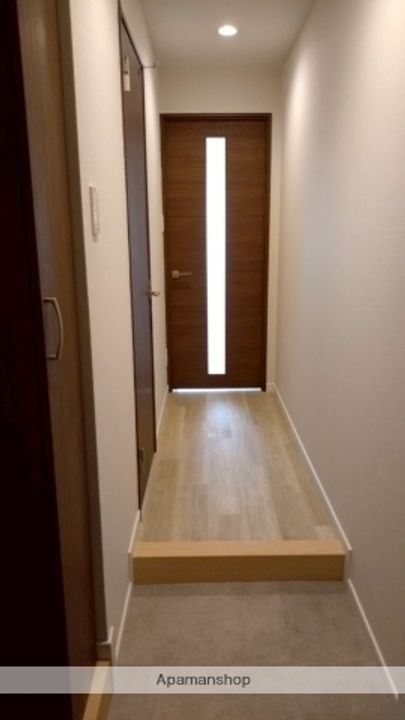 クレヴィスタ阪東橋の玄関