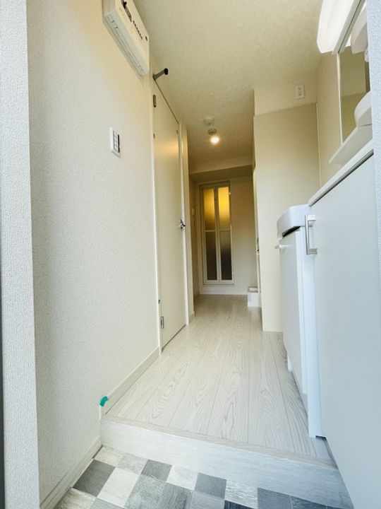 神奈川県横浜市南区榎町1丁目の賃貸アパートの玄関