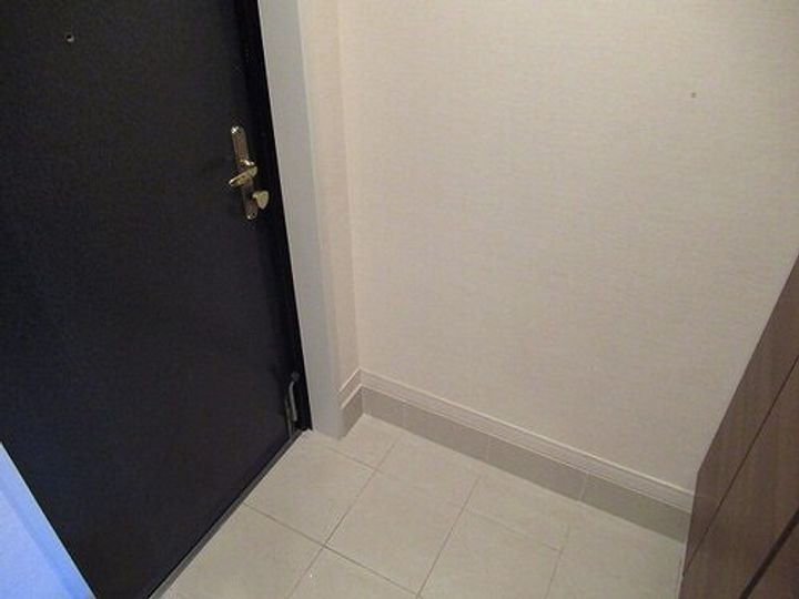 サン・ステージ緑園都市東の街7番館の玄関