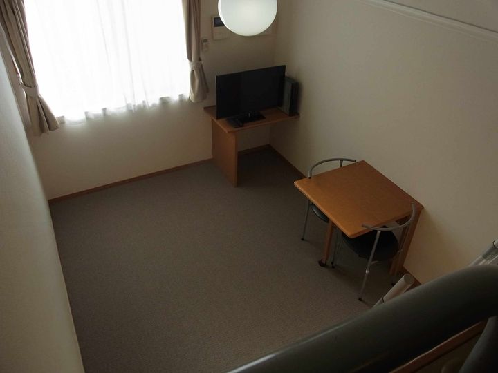 レオパレス唐ヶ原の居間