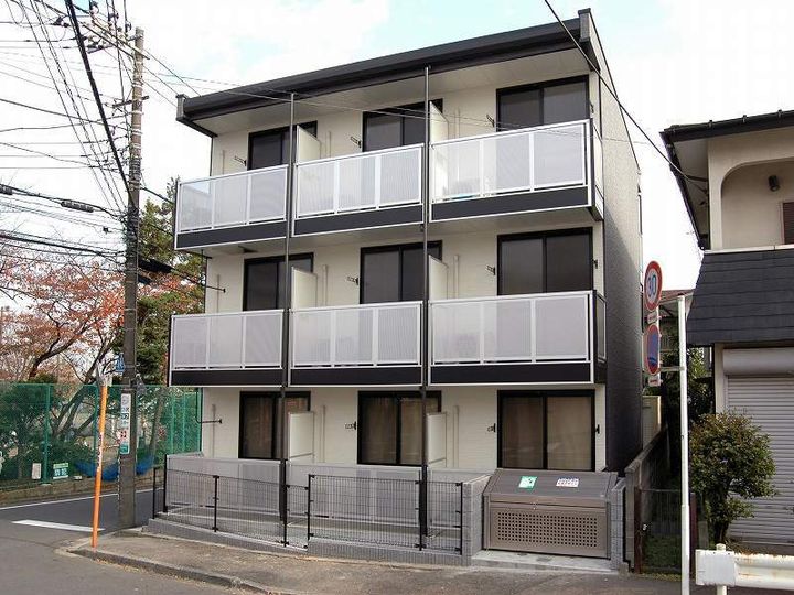 レオパレスハイム三ツ沢の外観