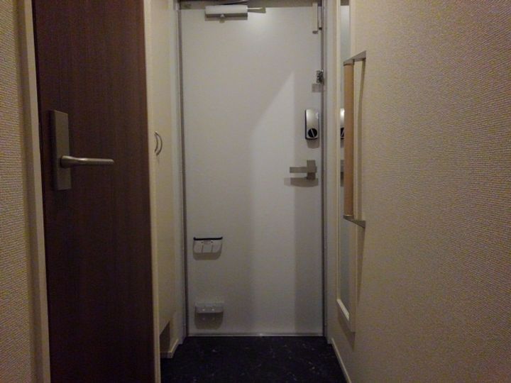 ミランダYK月見台105の玄関