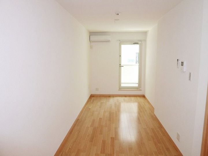 メゾン磯子の居間