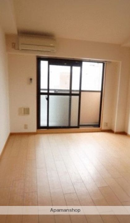 神奈川県横浜市港北区樽町1丁目の賃貸マンションの居間