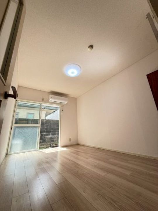 神奈川県横浜市南区中里3丁目の賃貸アパートの居間