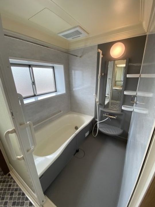 神奈川県横浜市南区東蒔田町の賃貸アパートの風呂