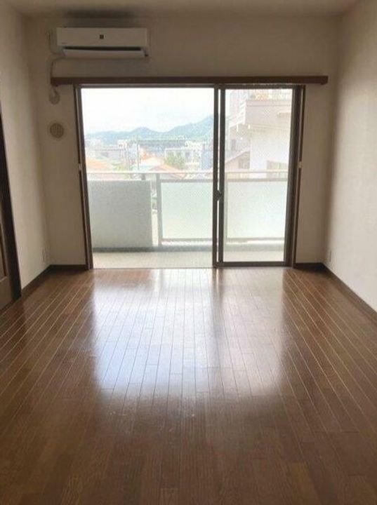 平塚八重咲町三和プラザの居間