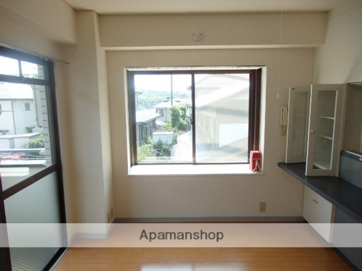 ワコーレエレガンス本郷台の居間